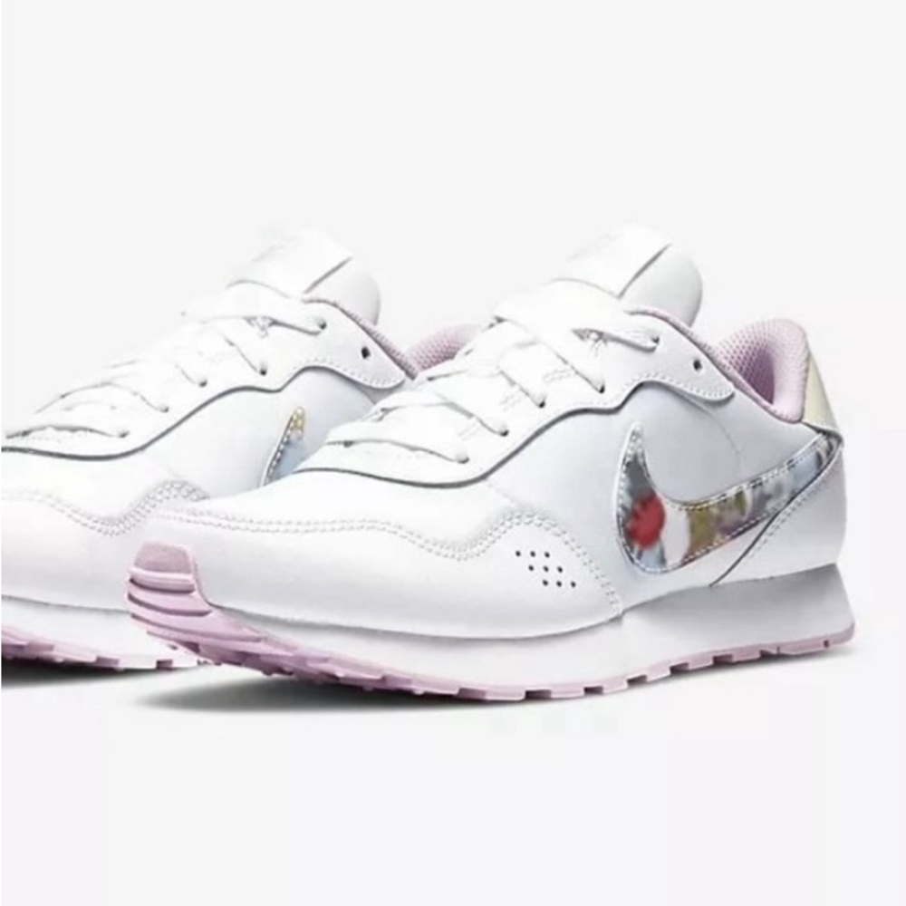 Nike MD Valiant Floral (GS) CN8555 100 White/LT Arctic Pink Sneakers